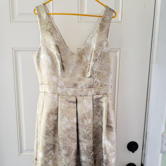 Party Dress in Metallic Gold 💗HP💗 - Picture 1 of 4